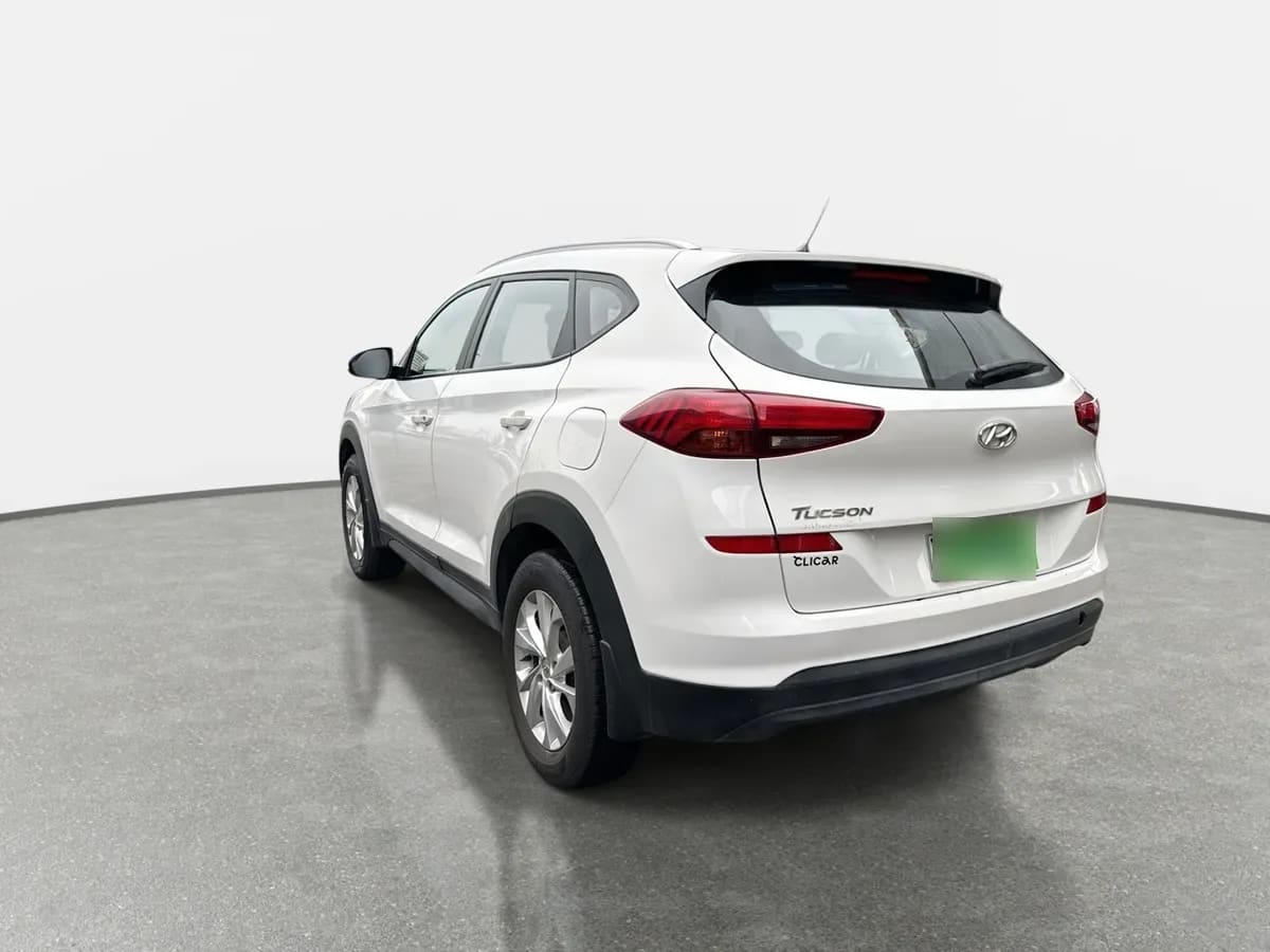 Hyundai Tucson 2.0 Plus Fl 4x2 Mt 5p año 2021