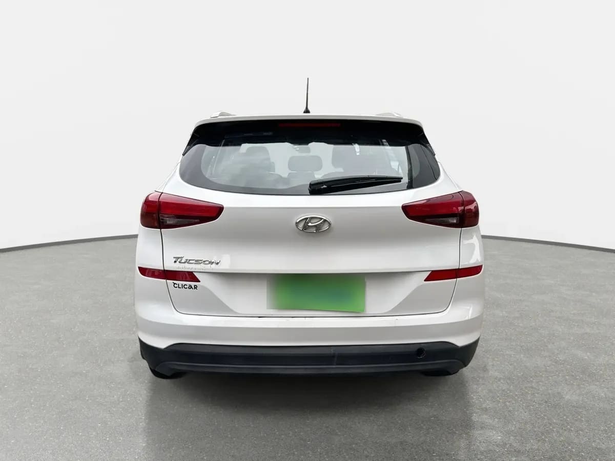 Hyundai Tucson 2.0 Plus Fl 4x2 Mt 5p año 2021