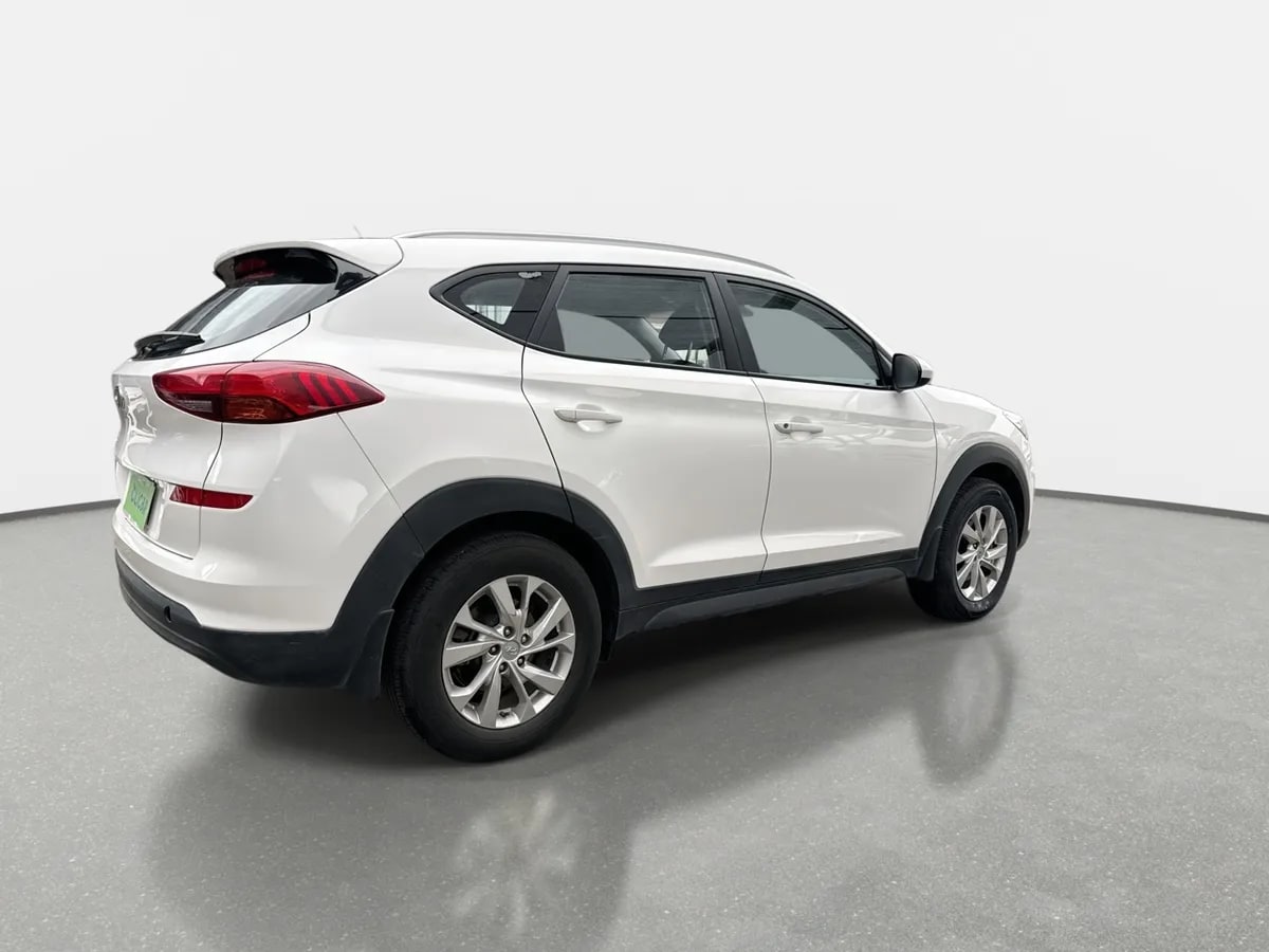 Hyundai Tucson 2.0 Plus Fl 4x2 Mt 5p año 2021