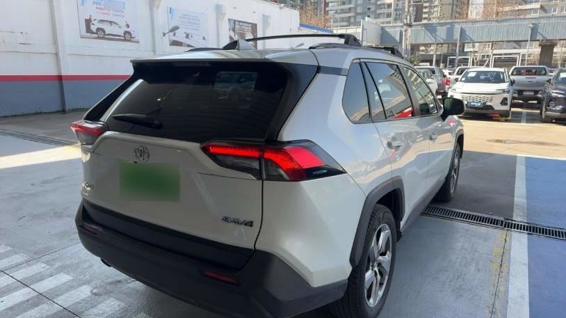 Toyota Rav 4 2.0 Xle 4x2 Cvt At 5p año 2020