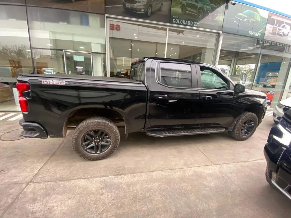 Chevrolet Silverado 5.3 Lt Trailboss Z71 4x4 At 4p año 2022
