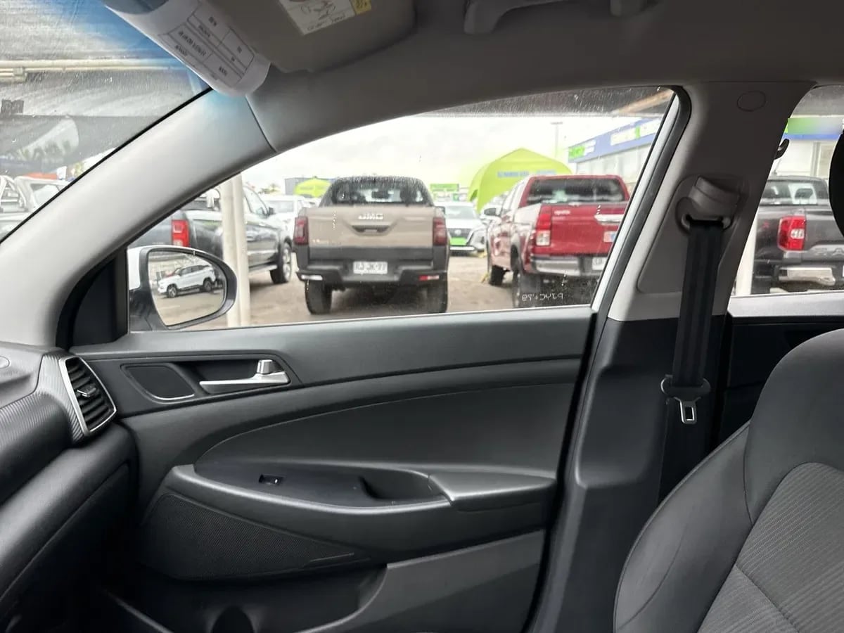 Hyundai Tucson 2.0 Plus Fl 4x2 Mt 5p año 2021
