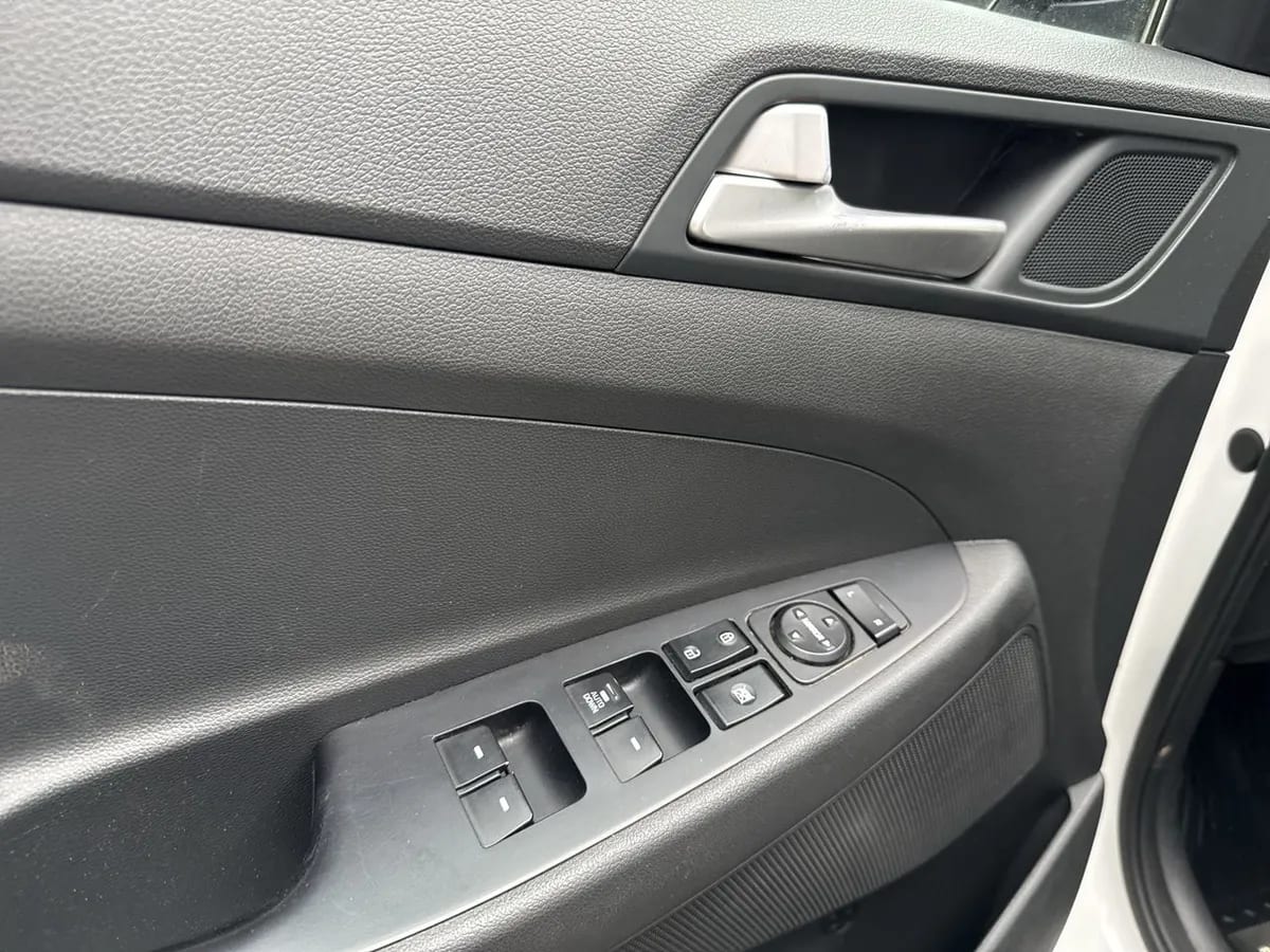 Hyundai Tucson 2.0 Plus Fl 4x2 Mt 5p año 2021