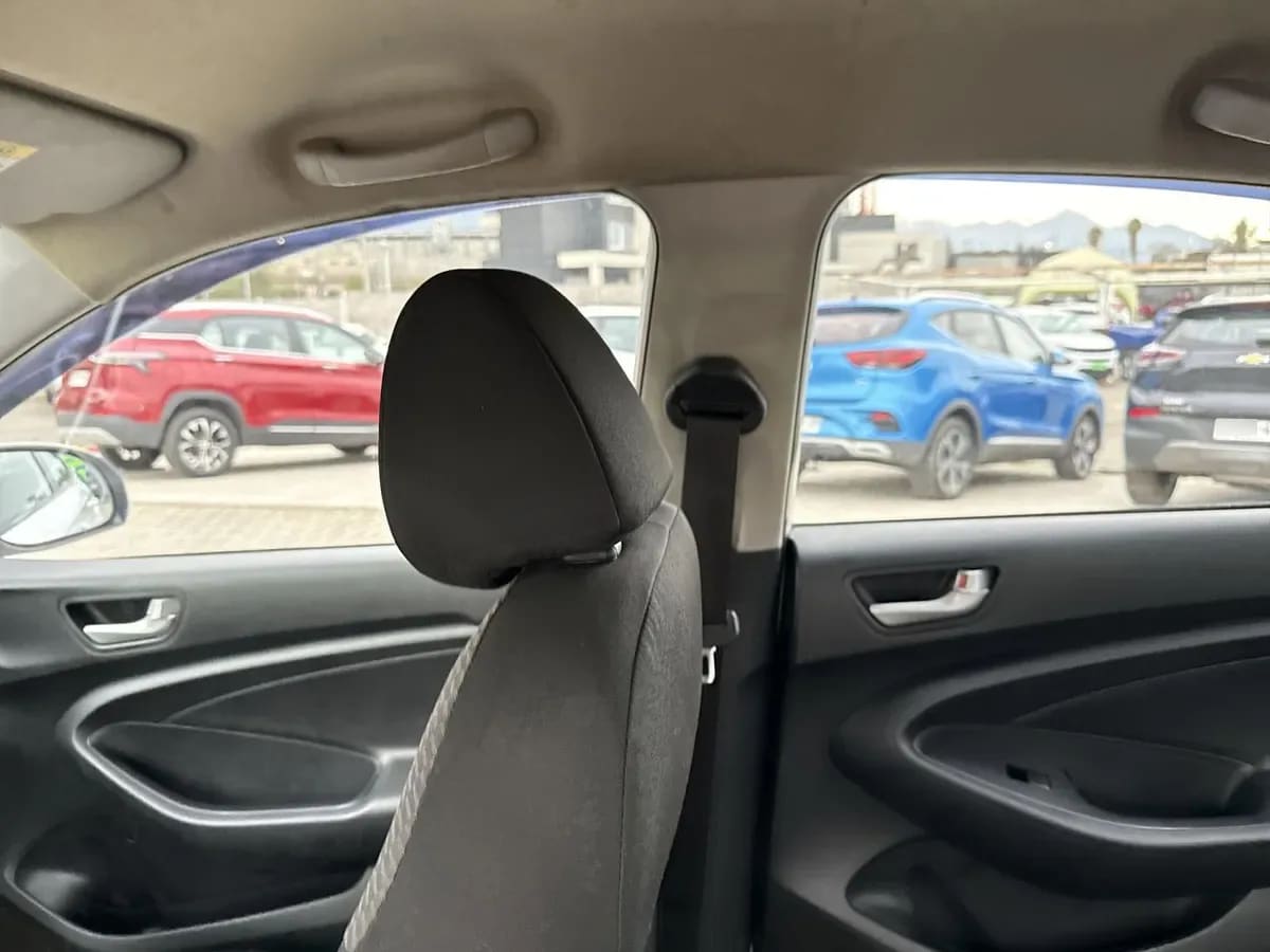 Hyundai Verna 1.4 Cb Plus 4x2 Mt5 4p año 2021