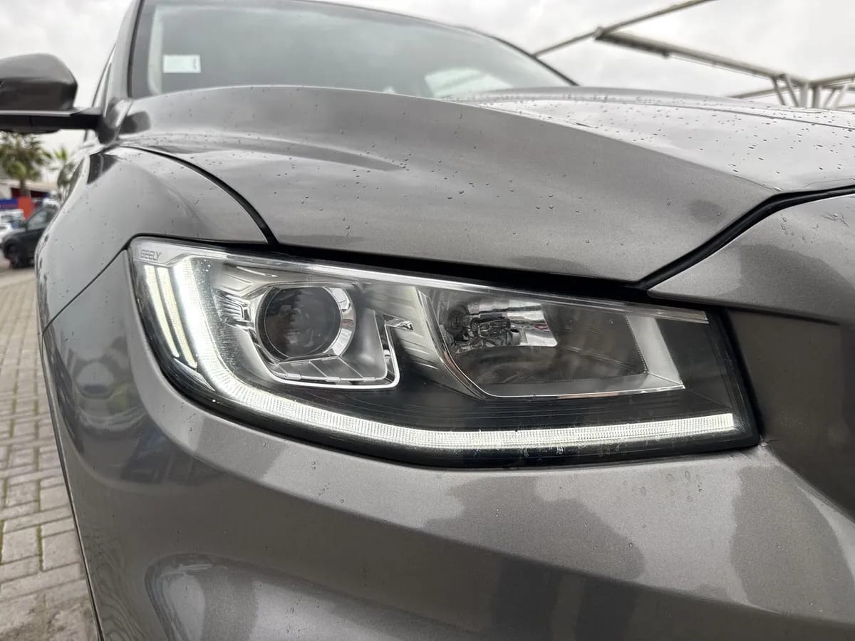 Geely Azkarra 1.5t Comfort 4x2 6at 5p año 2022