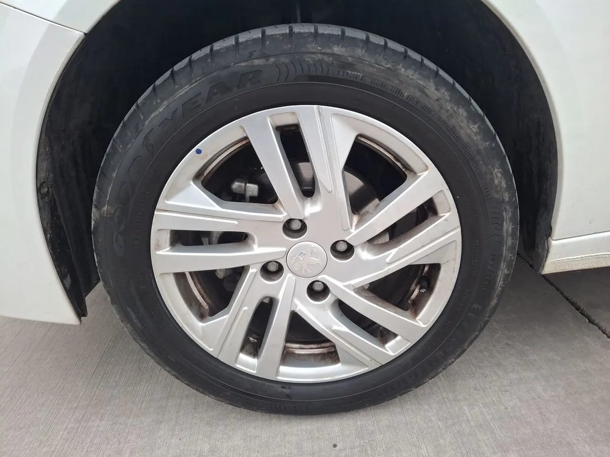 Peugeot 208 1.2 Style Puretech 75 4x2 Mt 5p año 2023
