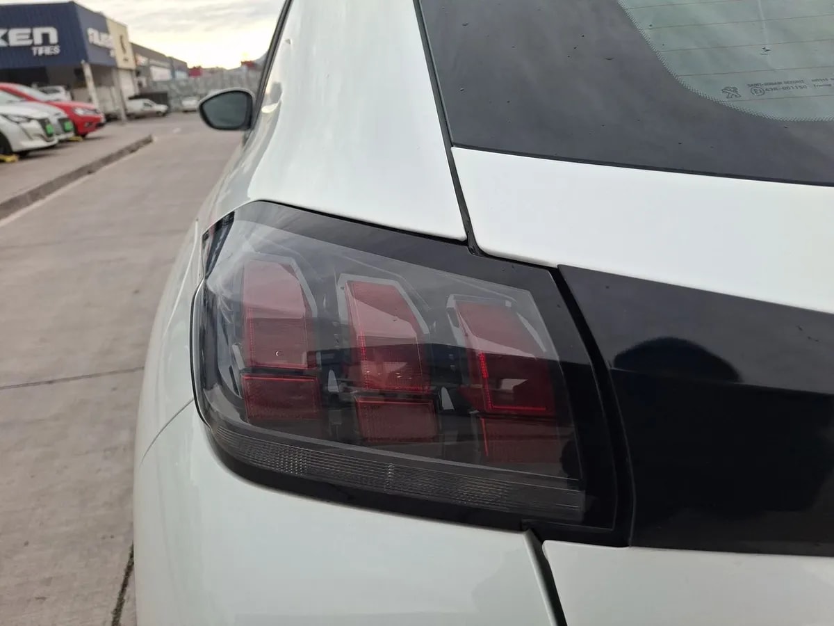 Peugeot 208 1.2 Style Puretech 75 4x2 Mt 5p año 2023