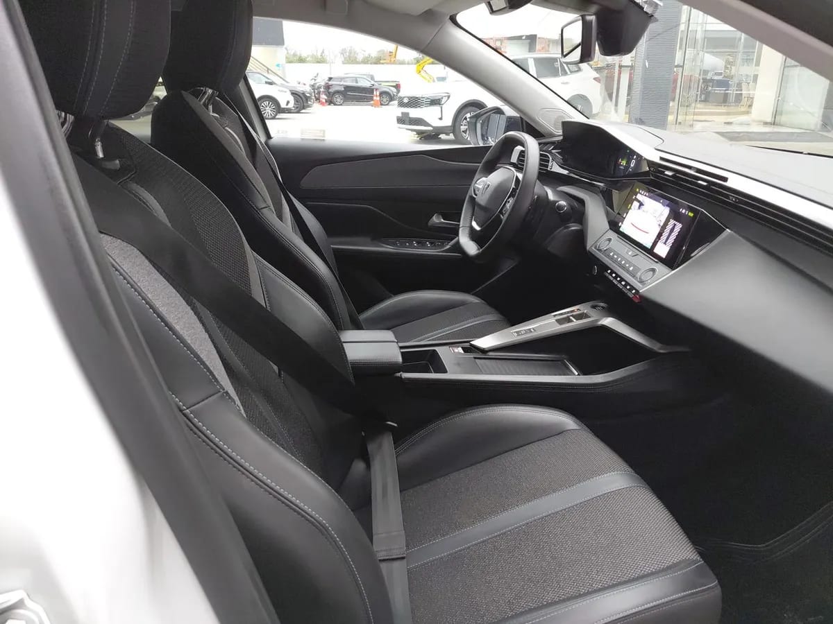 Peugeot 308 1.2 Allure Pack Puretech 130 4x2 Eat8 5p año 2023