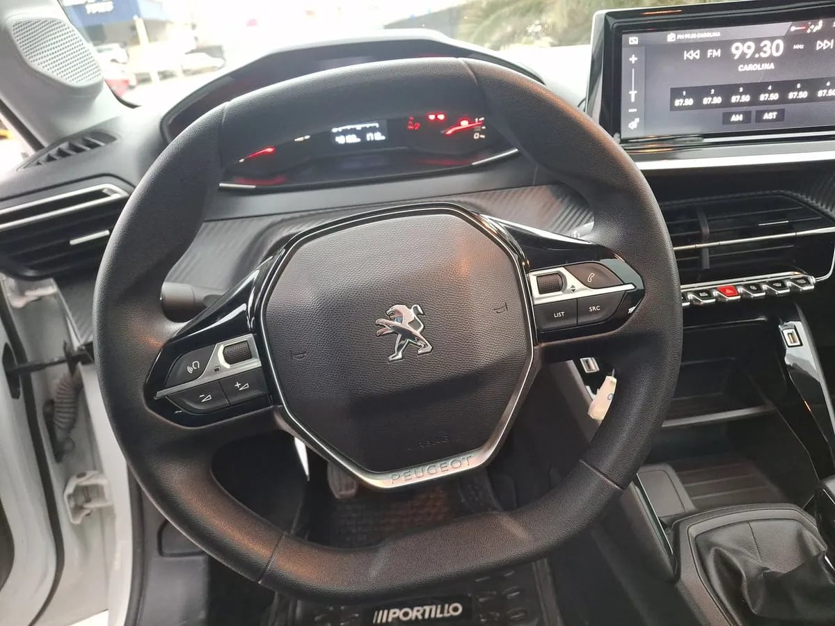 Peugeot 208 1.2 Style Puretech 75 4x2 Mt 5p año 2023