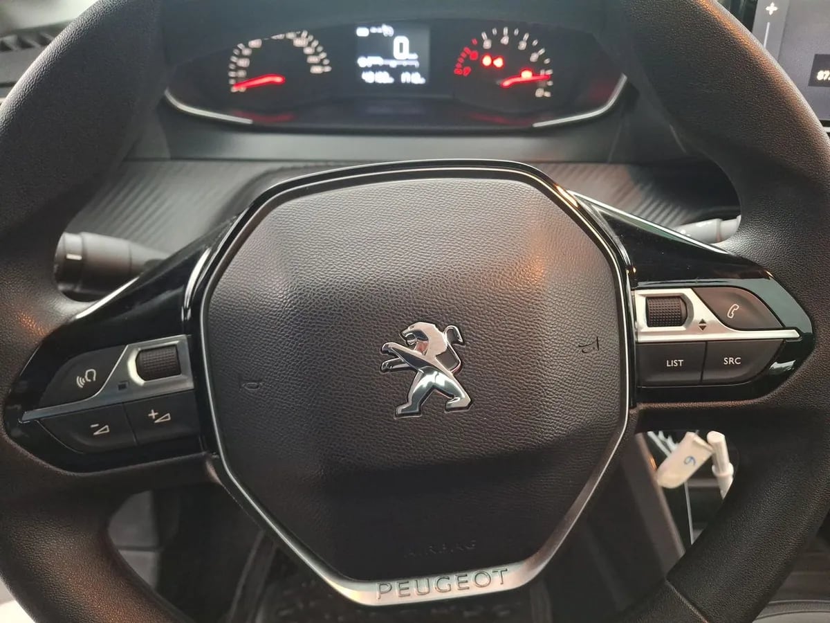 Peugeot 208 1.2 Style Puretech 75 4x2 Mt 5p año 2023