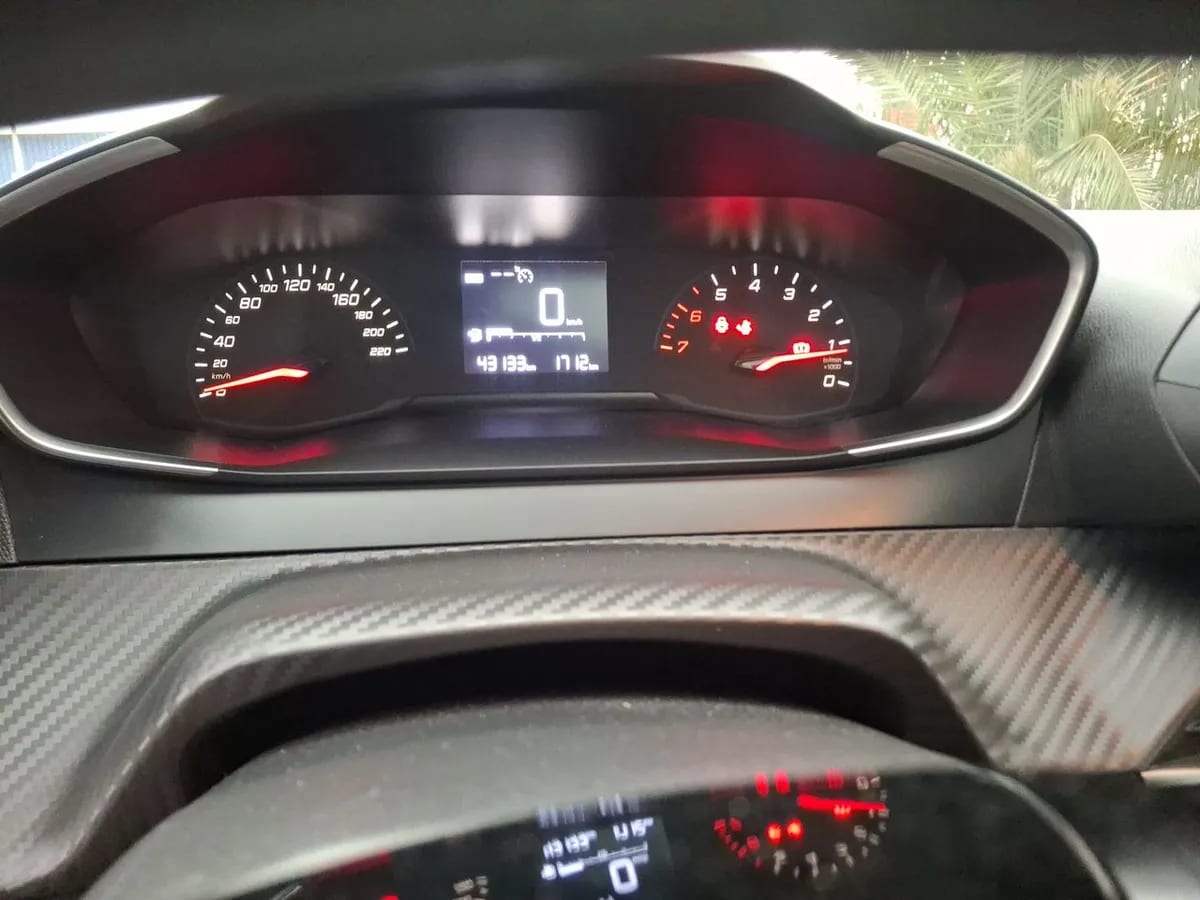 Peugeot 208 1.2 Style Puretech 75 4x2 Mt 5p año 2023