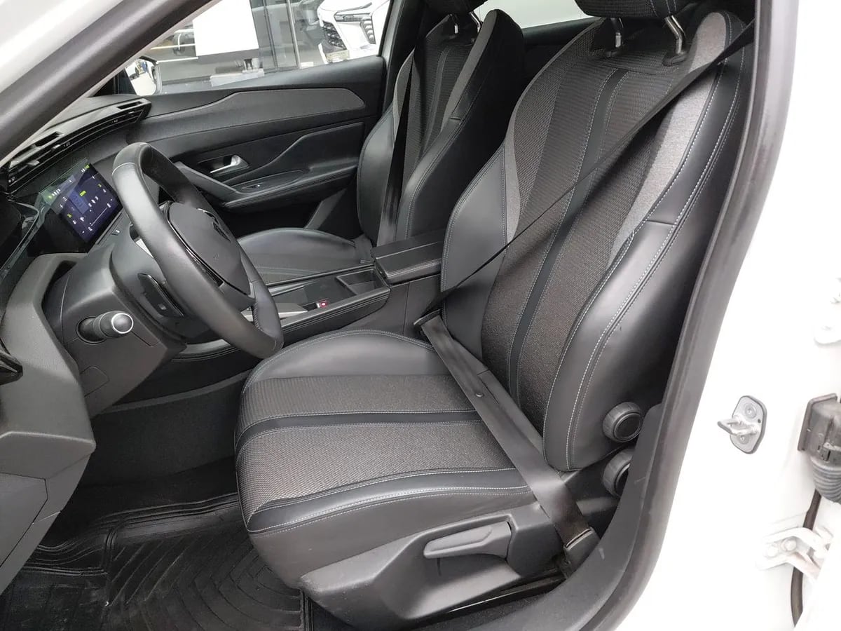 Peugeot 308 1.2 Allure Pack Puretech 130 4x2 Eat8 5p año 2023