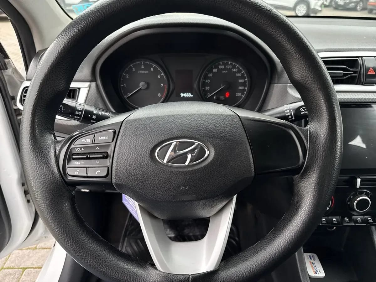 Hyundai Verna 1.4 Cb Plus 4x2 Mt5 4p año 2021