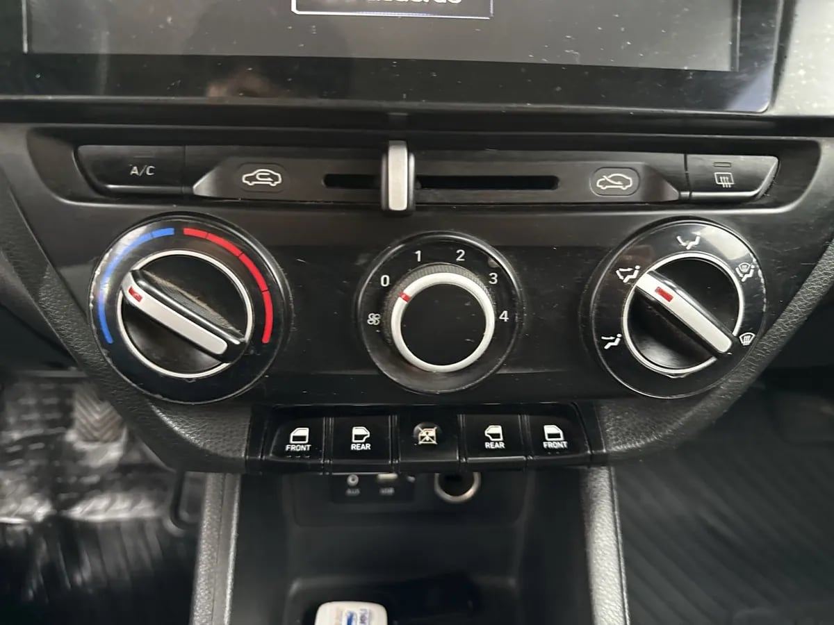 Hyundai Verna 1.4 Cb Plus 4x2 Mt5 4p año 2021