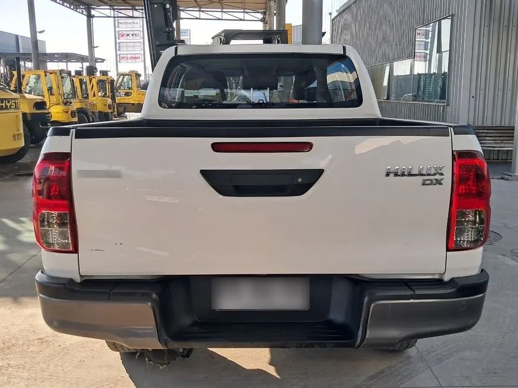 Toyota Hilux Dx 2.4 Mt 4x2 año 2021