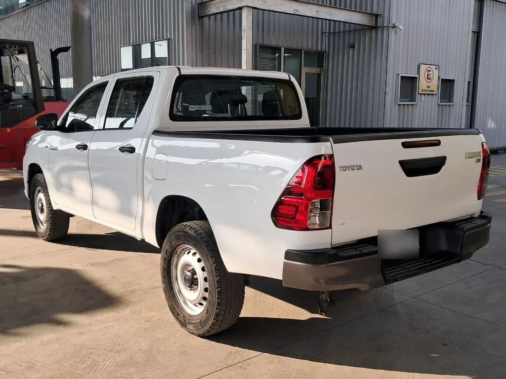 Toyota Hilux Dx 2.4 Mt 4x2 año 2021