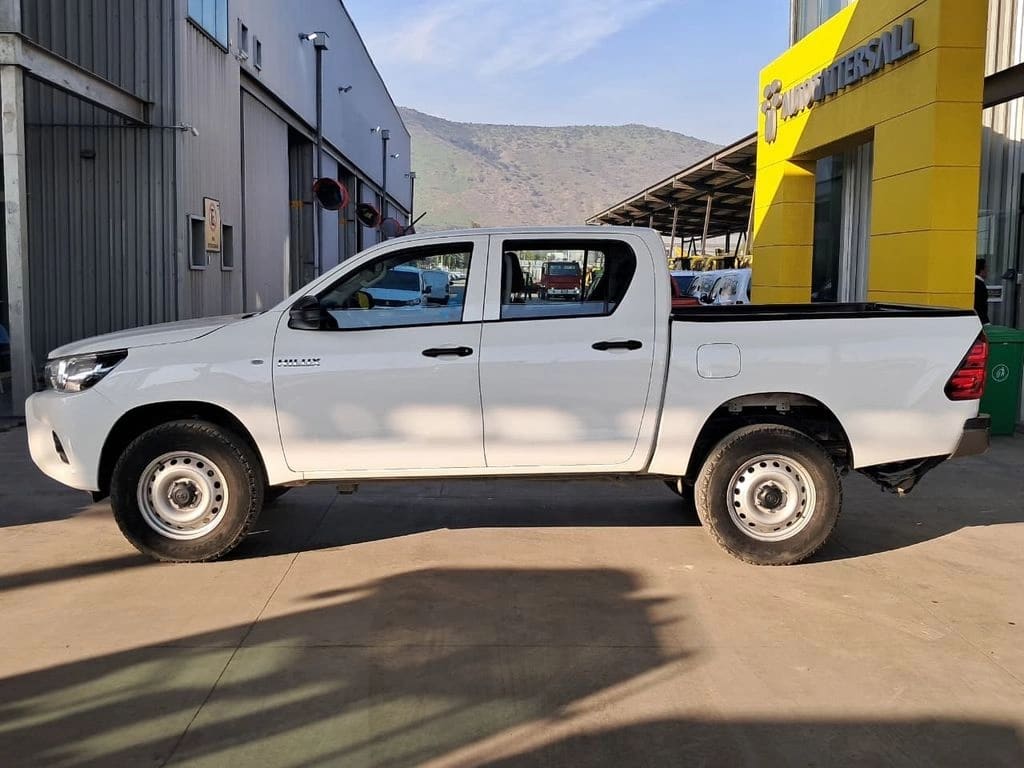 Toyota Hilux Dx 2.4 Mt 4x2 año 2021