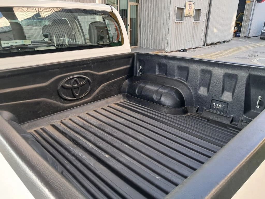 Toyota Hilux Dx 2.4 Mt 4x2 año 2021