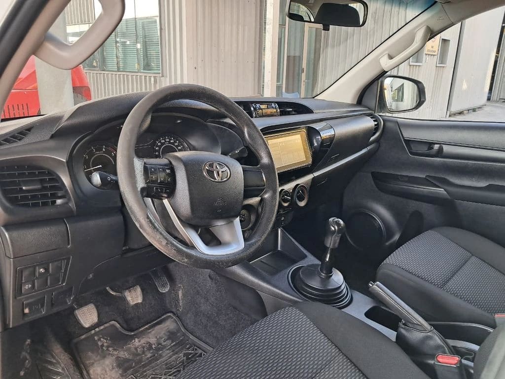 Toyota Hilux Dx 2.4 Mt 4x2 año 2021