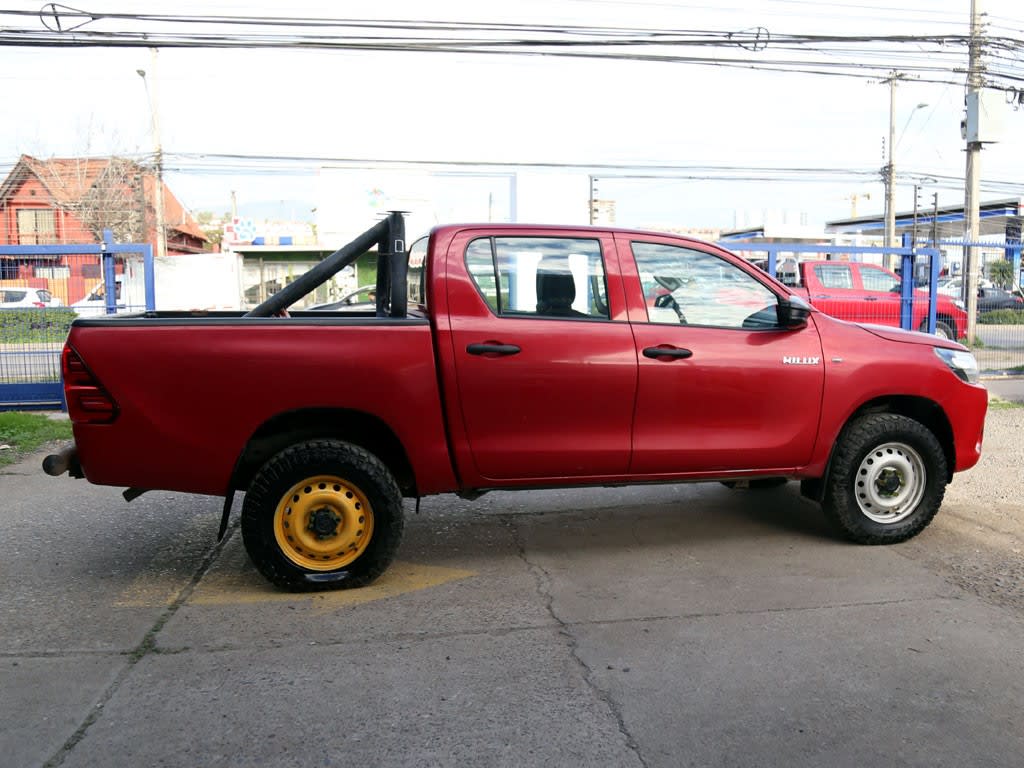 Toyota Hilux D Cab Dx 4x4 2.4 año 2022