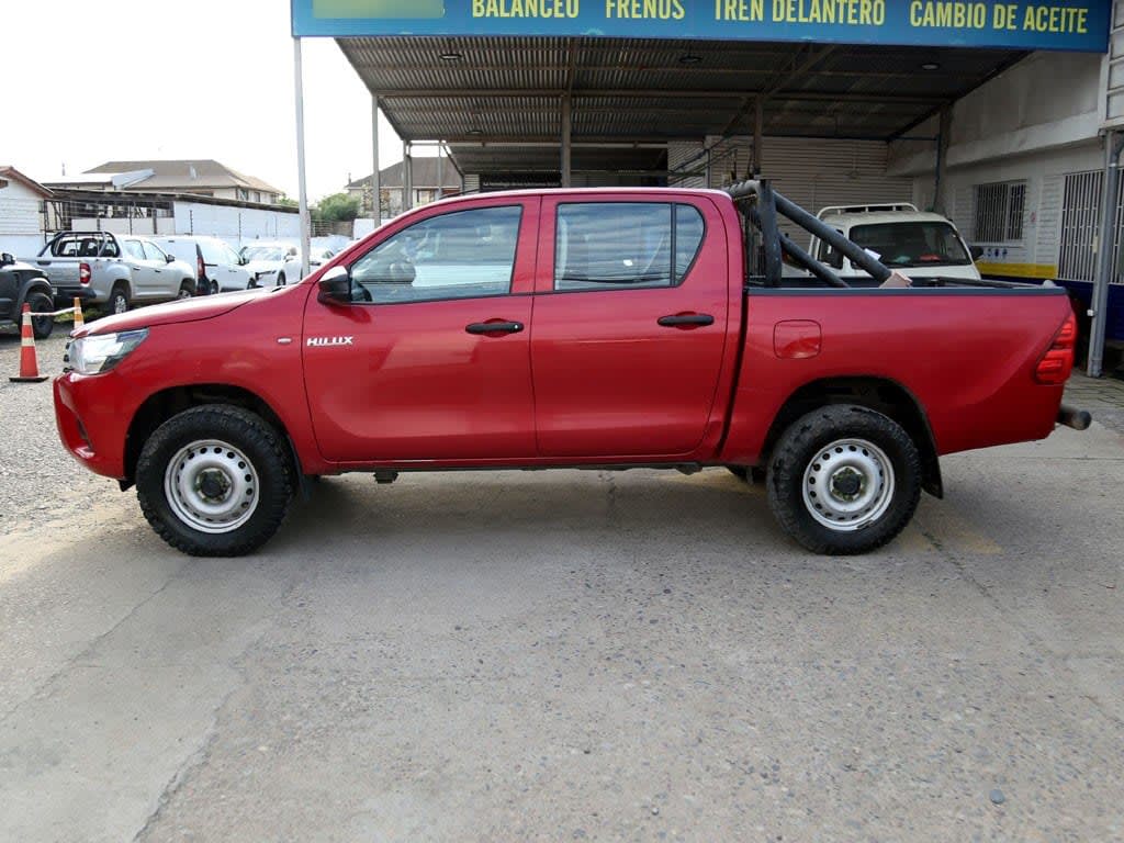 Toyota Hilux D Cab Dx 4x4 2.4 año 2022