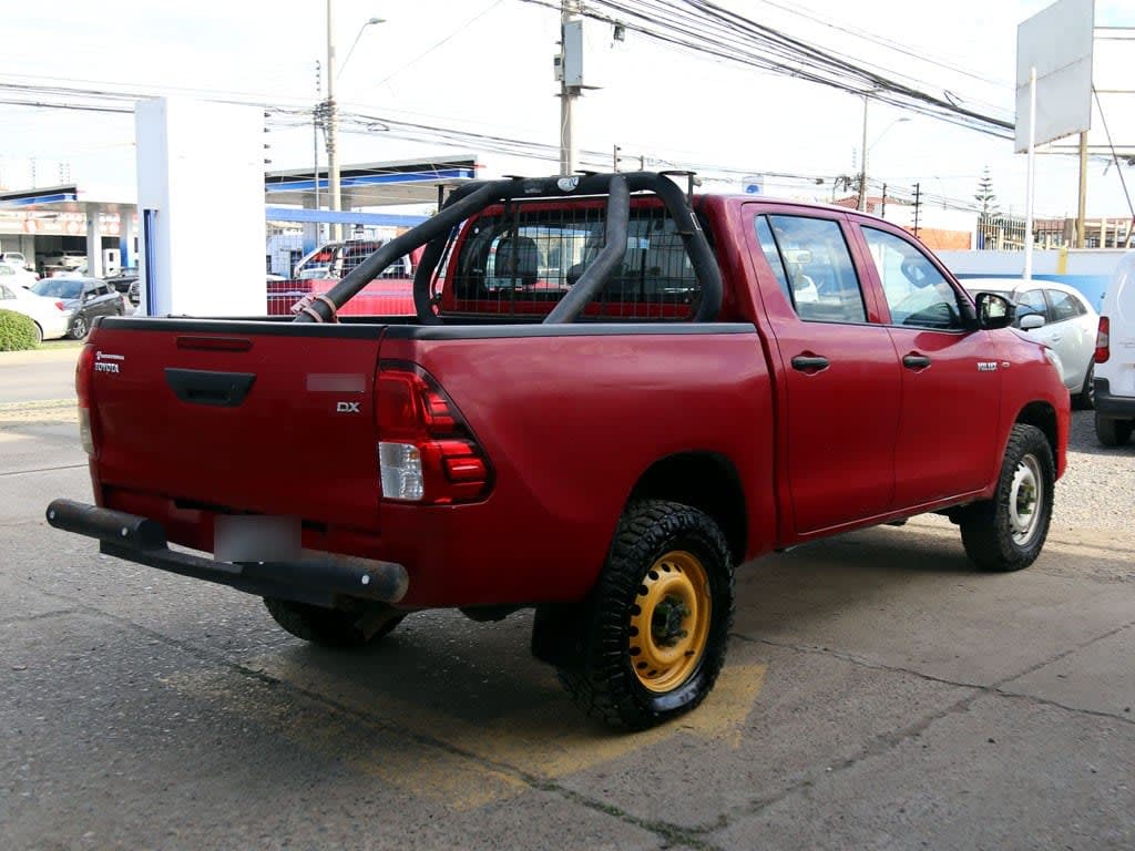 Toyota Hilux D Cab Dx 4x4 2.4 año 2022
