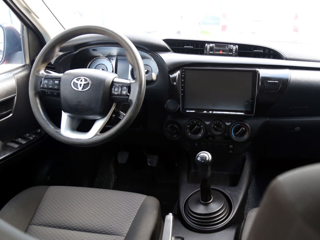 Toyota Hilux D Cab Dx 4x4 2.4 año 2022