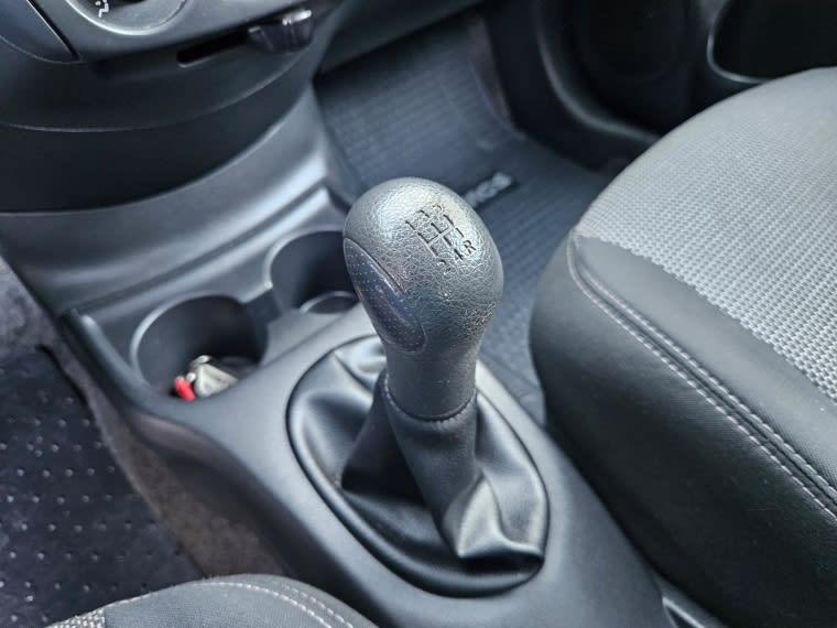 Nissan Versa 1.6 Sense Mt año 2015