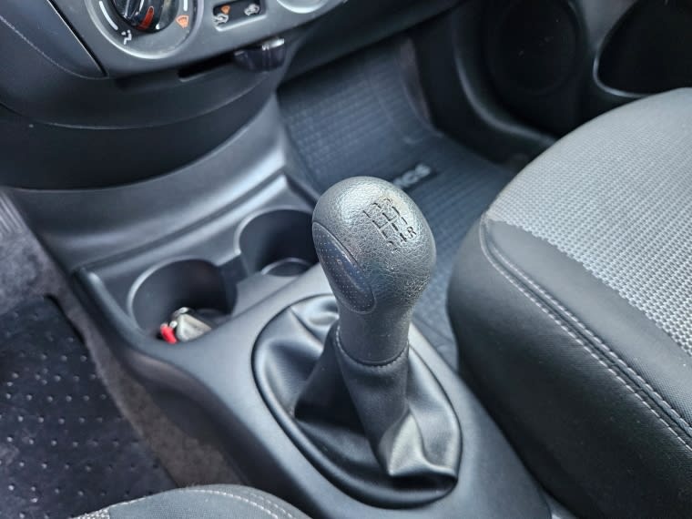 Nissan Versa 1.6 Sense Mt año 2015