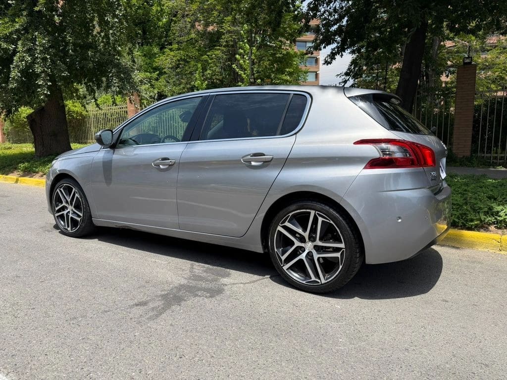 Peugeot 308 Feel 1.5 Diesel At8 año 2020