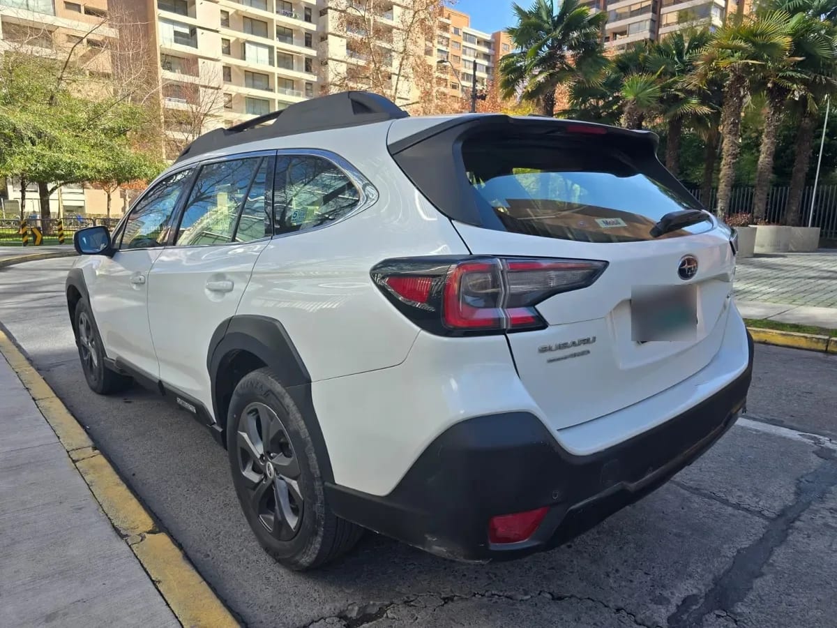 SUBARU OUTBACK 2.5 Awd Field Edition At 4x4 año 2021