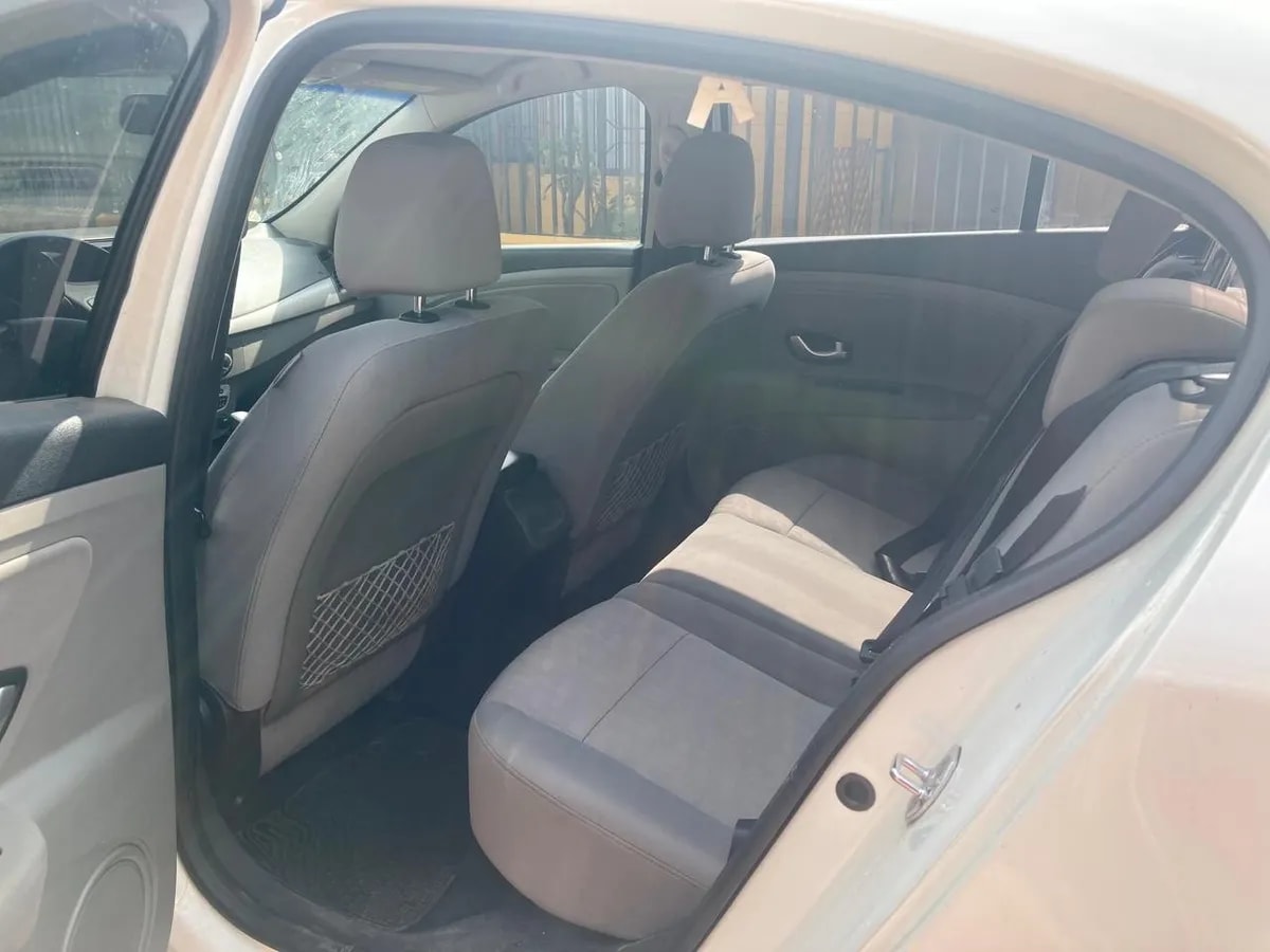 RENAULT FLUENCE 2.0 Authentique Mt año 2012
