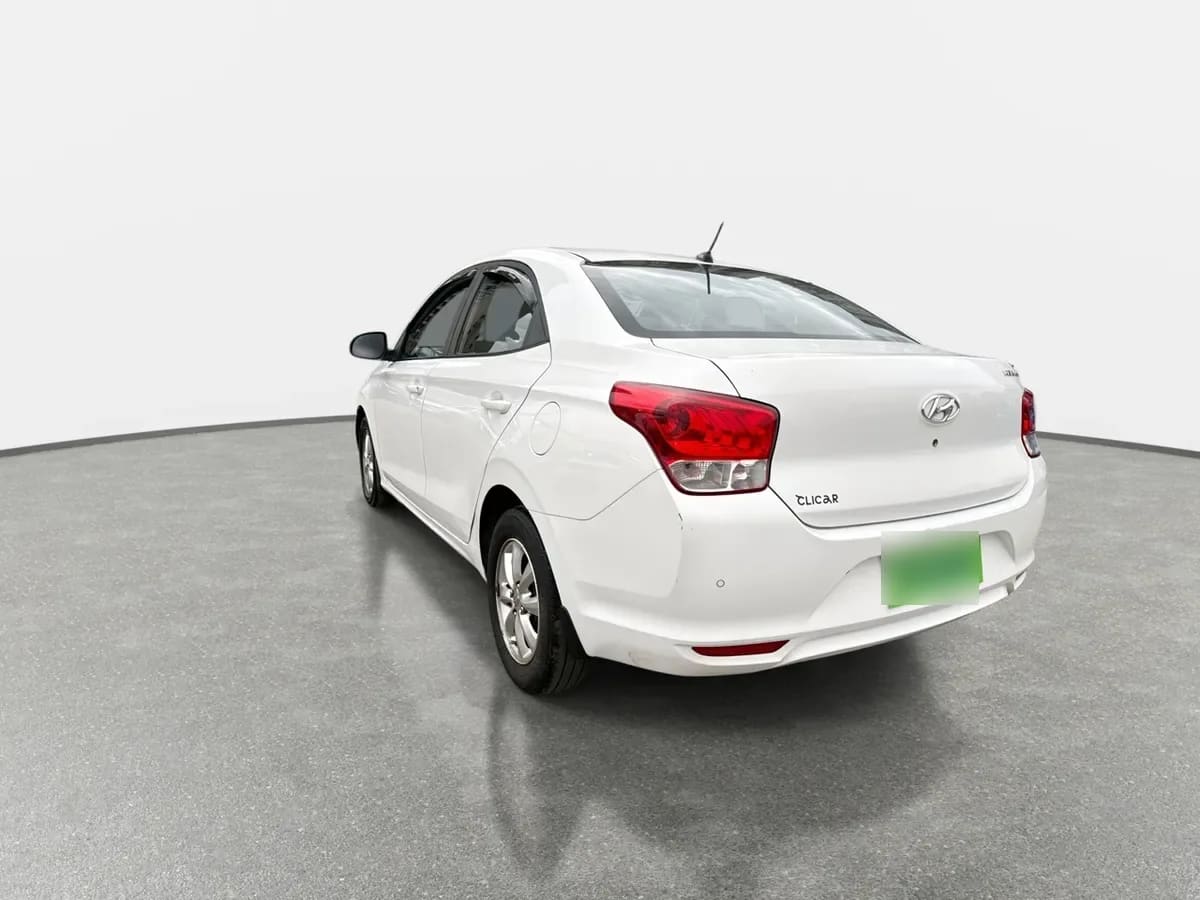Hyundai Verna 1.4 Cb Plus 4x2 Mt5 4p año 2021