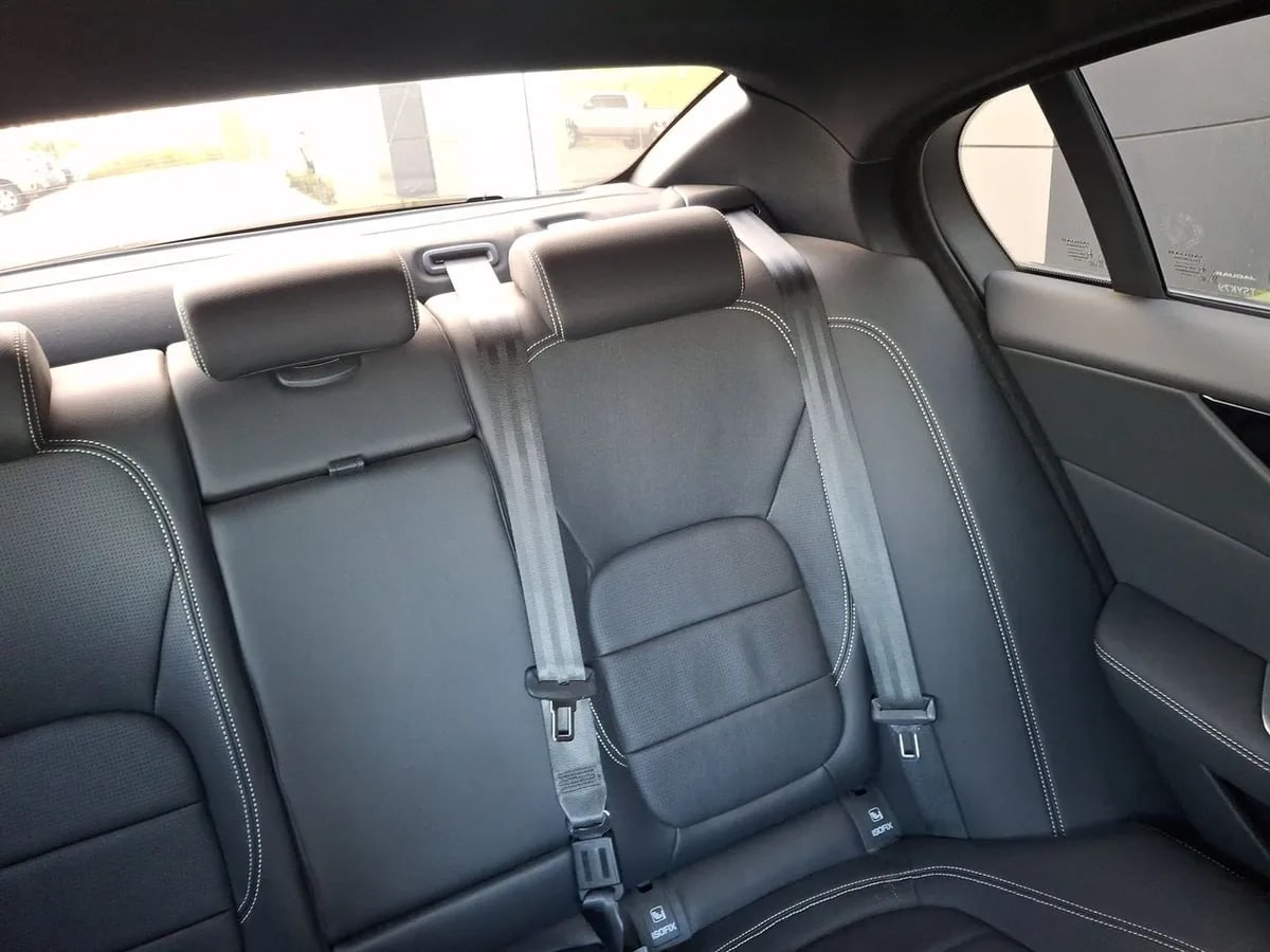 Jaguar Xe 2.0 R Dynamic 4x2 At año 2025