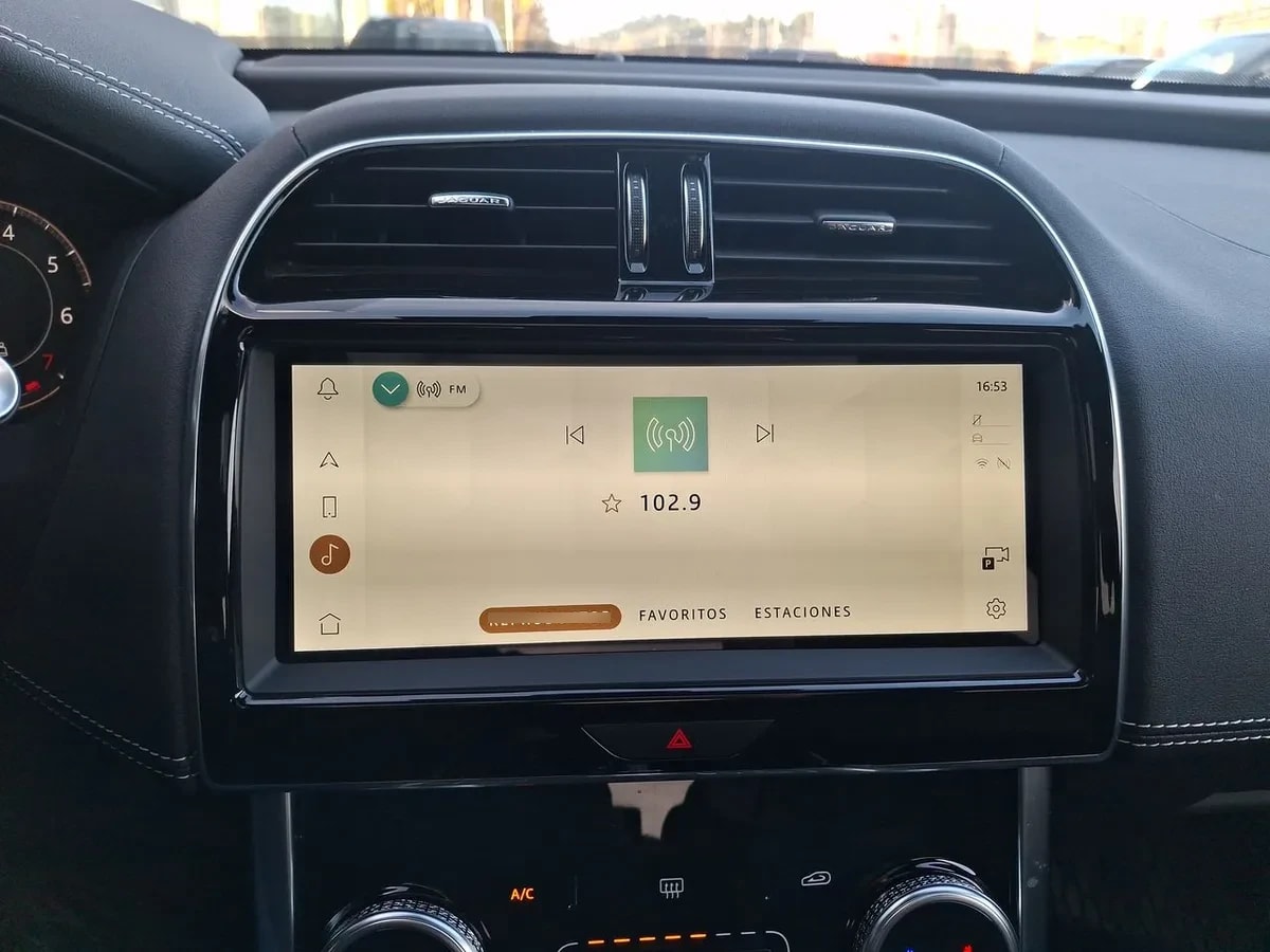 Jaguar Xe 2.0 R Dynamic 4x2 At año 2025