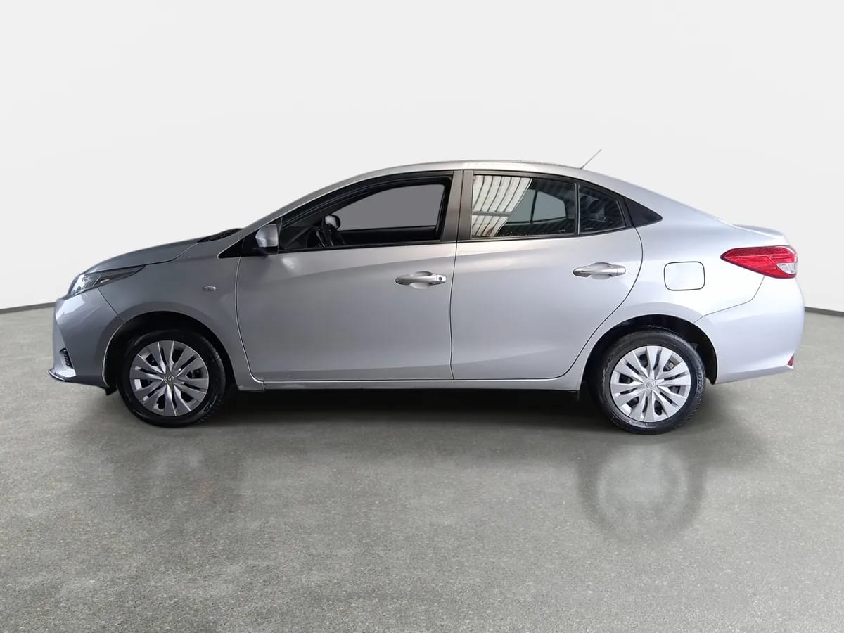 Toyota Yaris 1.5 Gli E 4x2 Mt 4p año 2022