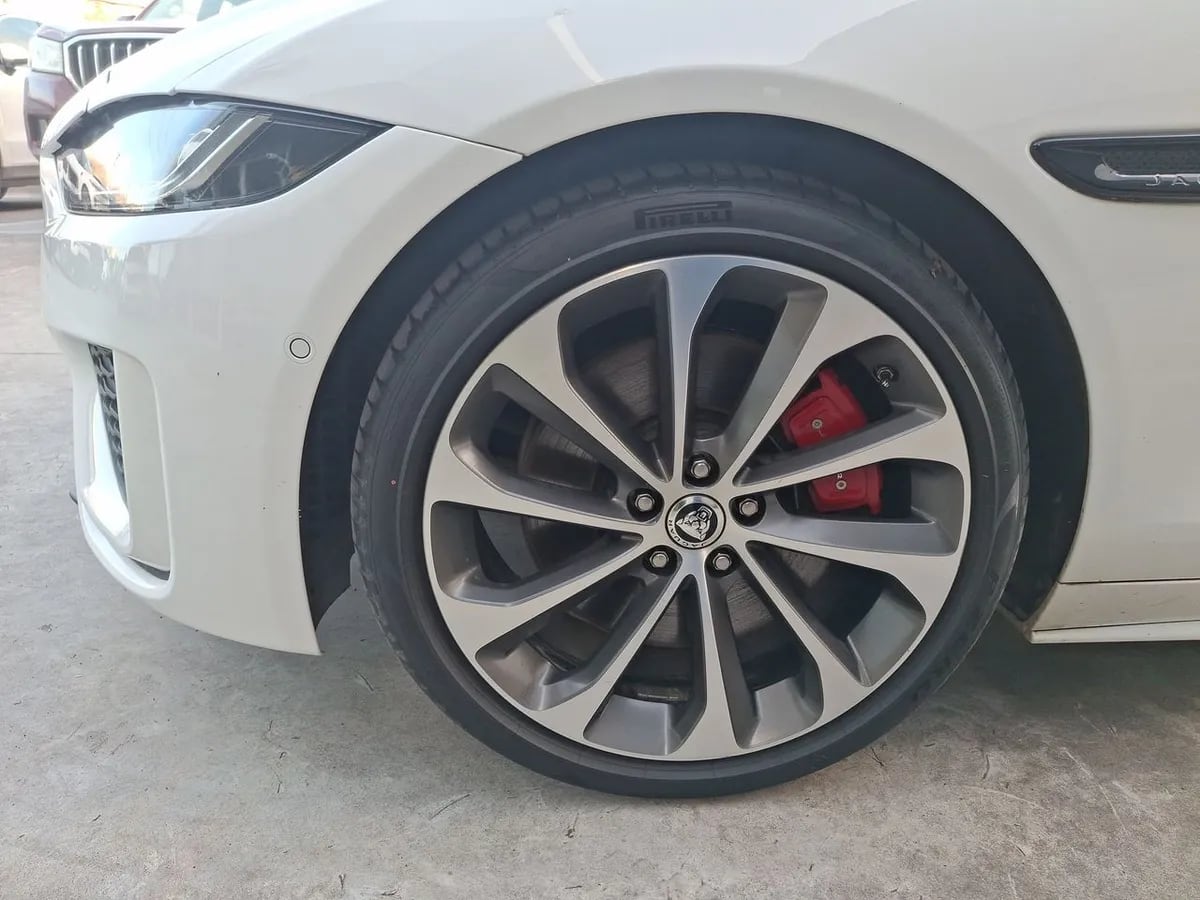 Jaguar Xe 2.0 R Dynamic 4x2 At año 2025