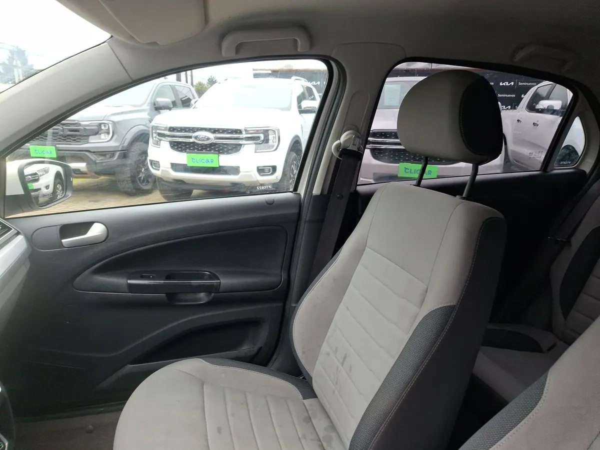 Volkswagen Gol 1.6 Highline 4x2 Mt 5p año 2021