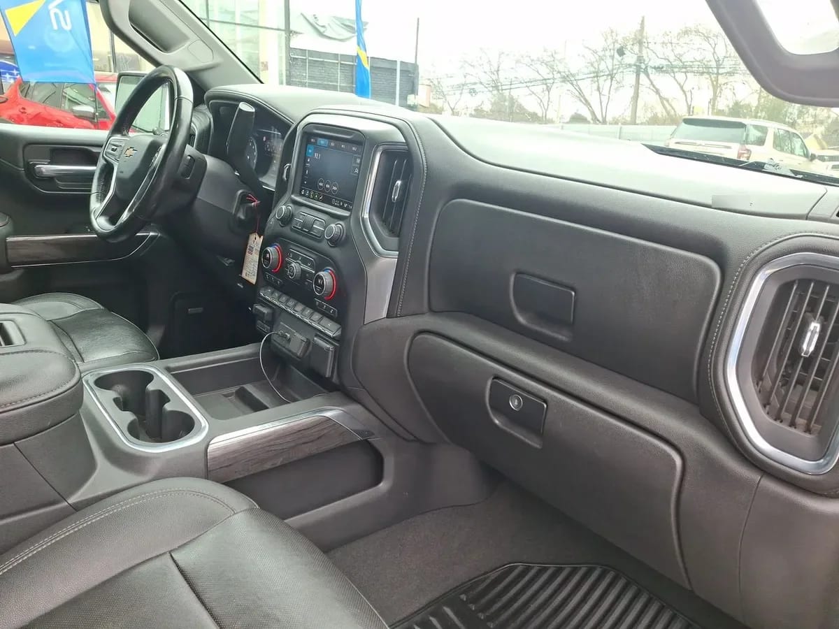 Chevrolet Silverado 5.3 Ltz 4x2 At 4p año 2022
