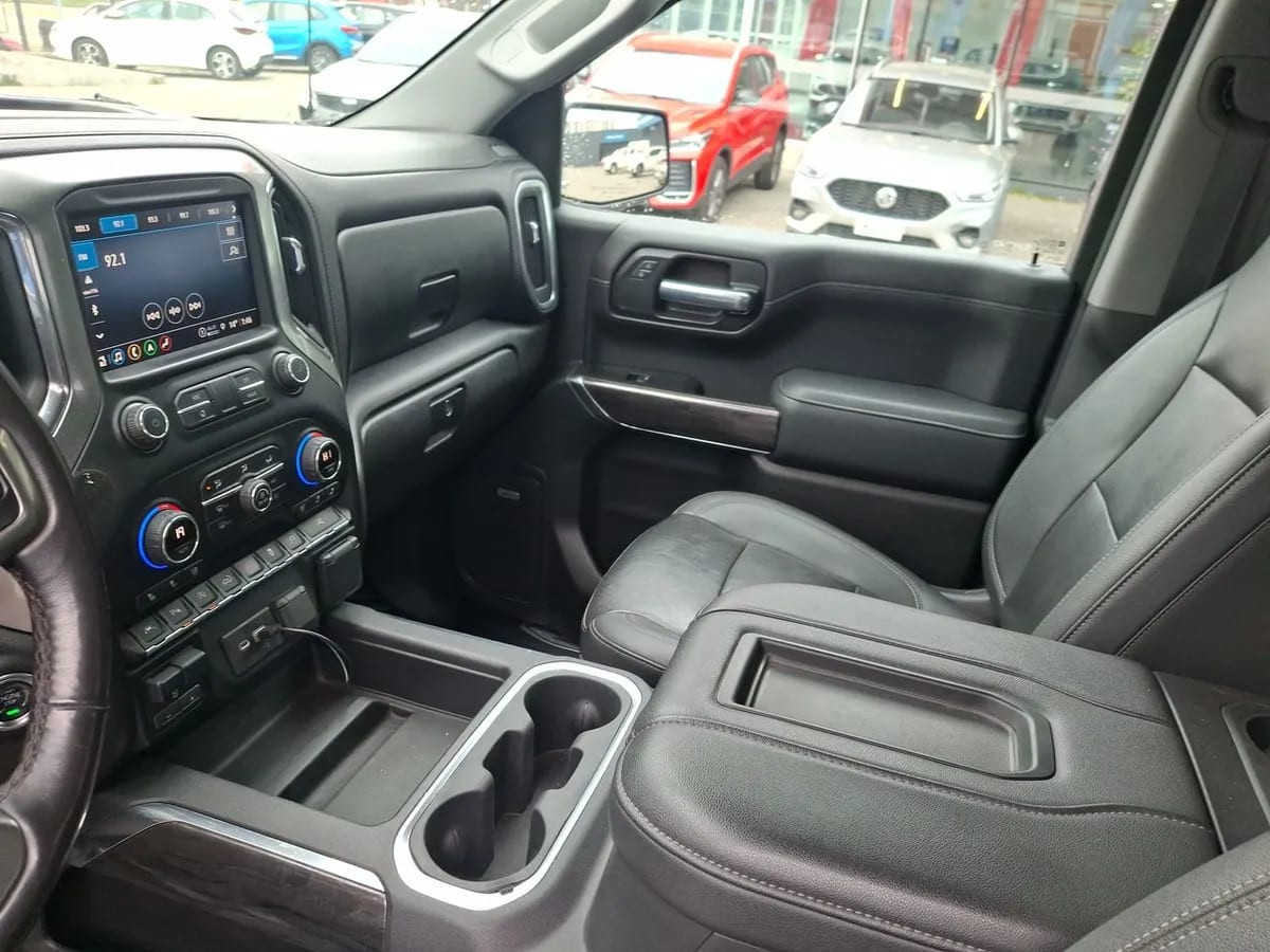 Chevrolet Silverado 5.3 Ltz 4x2 At 4p año 2022