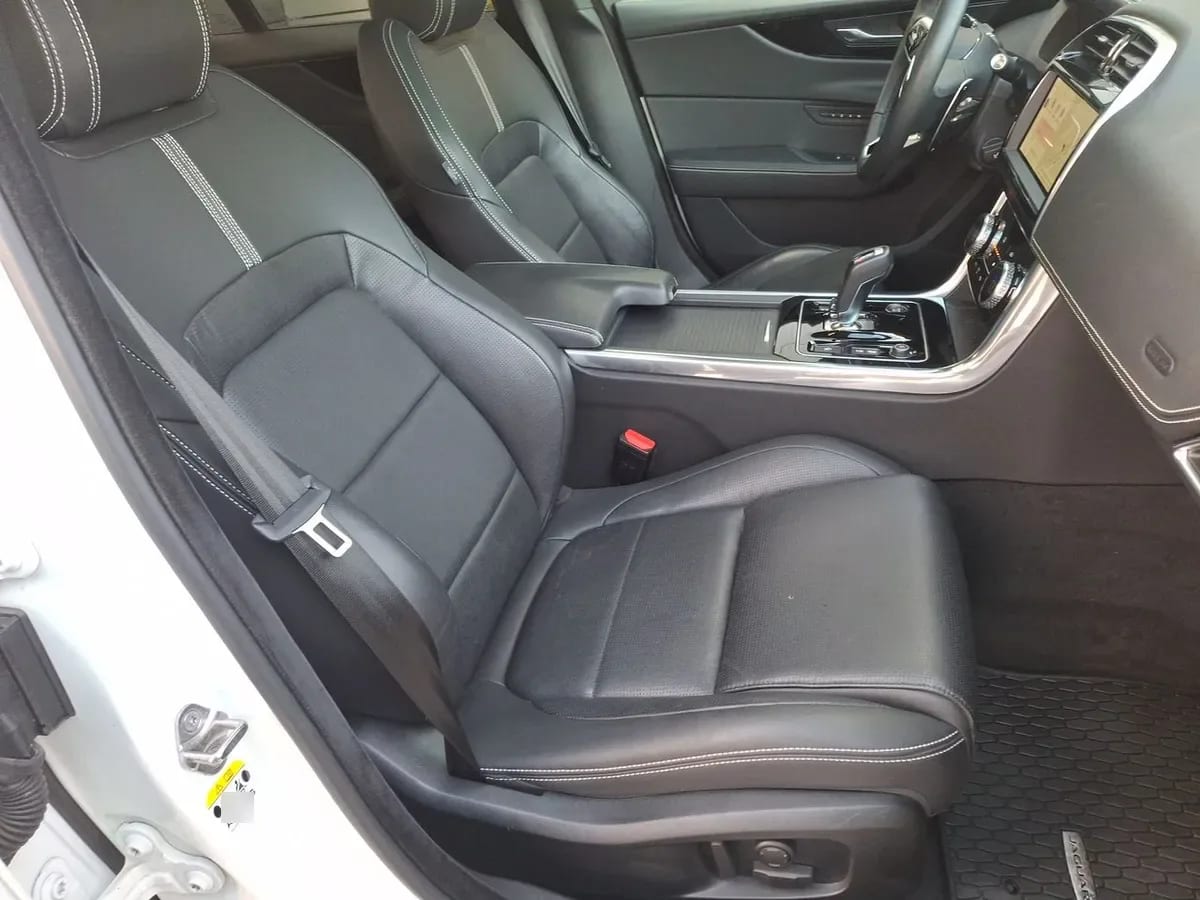 Jaguar Xe 2.0 R Dynamic 4x2 At año 2025