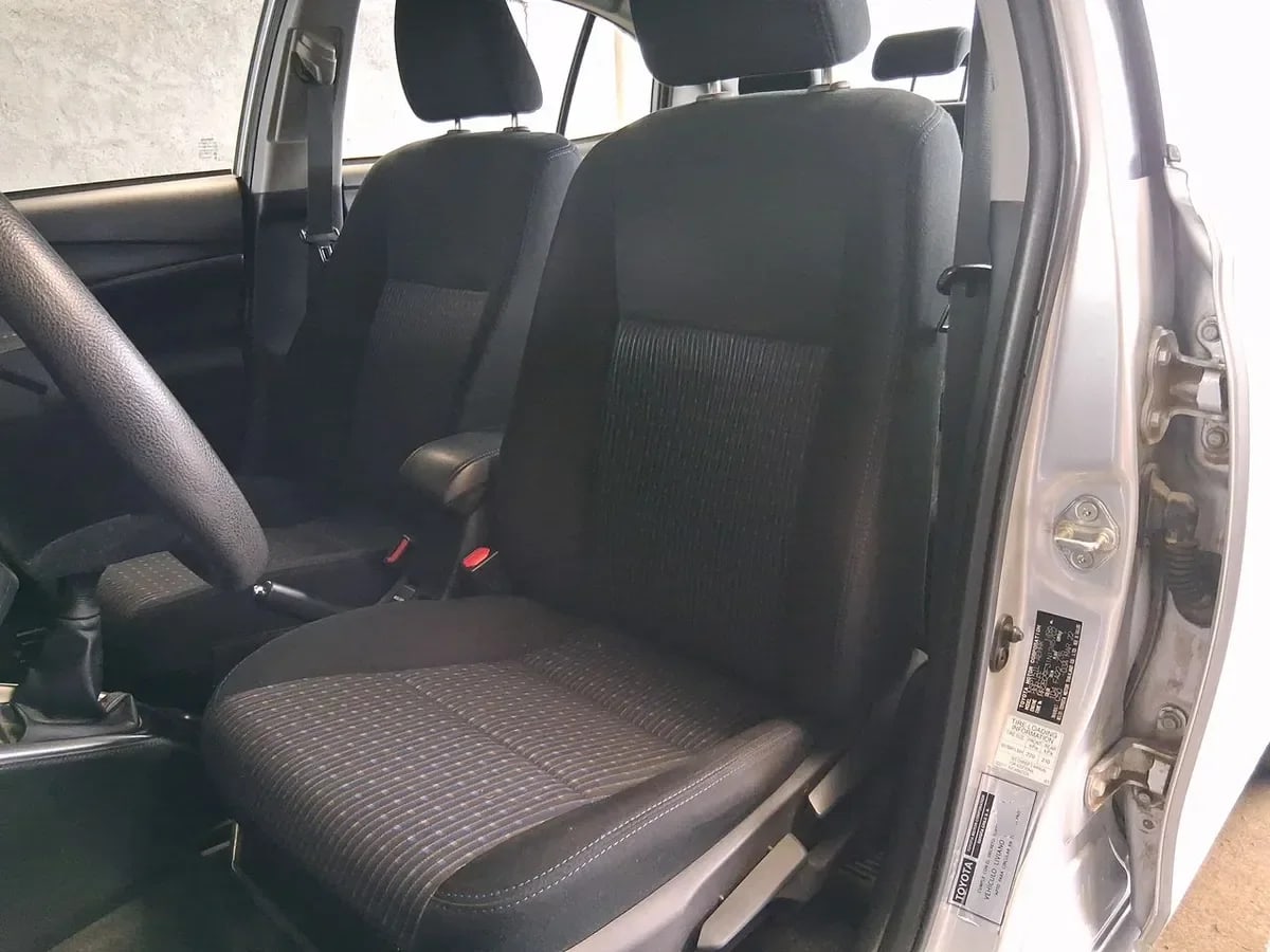 Toyota Yaris 1.5 Gli E 4x2 Mt 4p año 2022