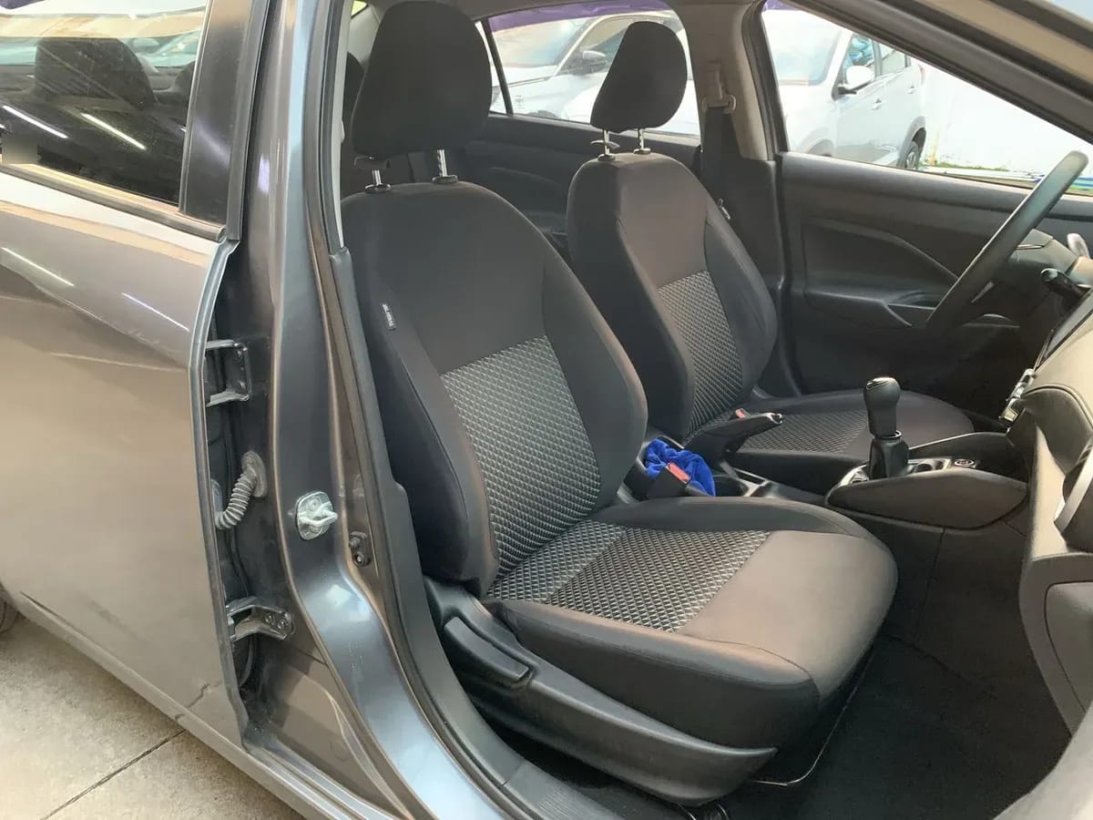 Nissan Versa 1.6 Sense 4x2 Mt 4p año 2021