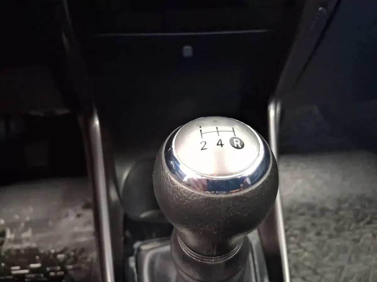 Toyota Yaris 1.5 Gli E 4x2 Mt 4p año 2022