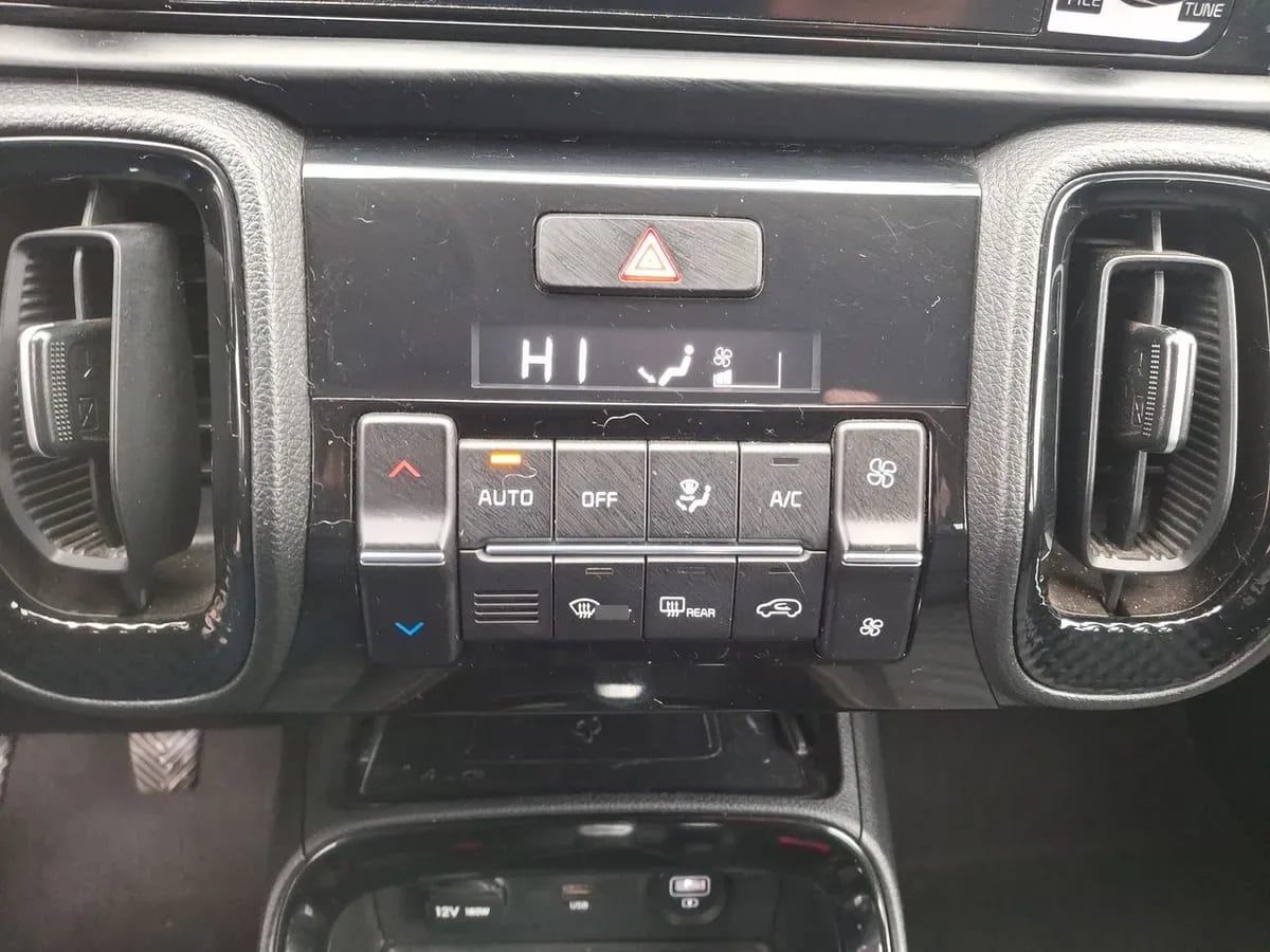 Kia Sonet 1.5 Ex Full 4x2 Ri 6mt 5p año 2024