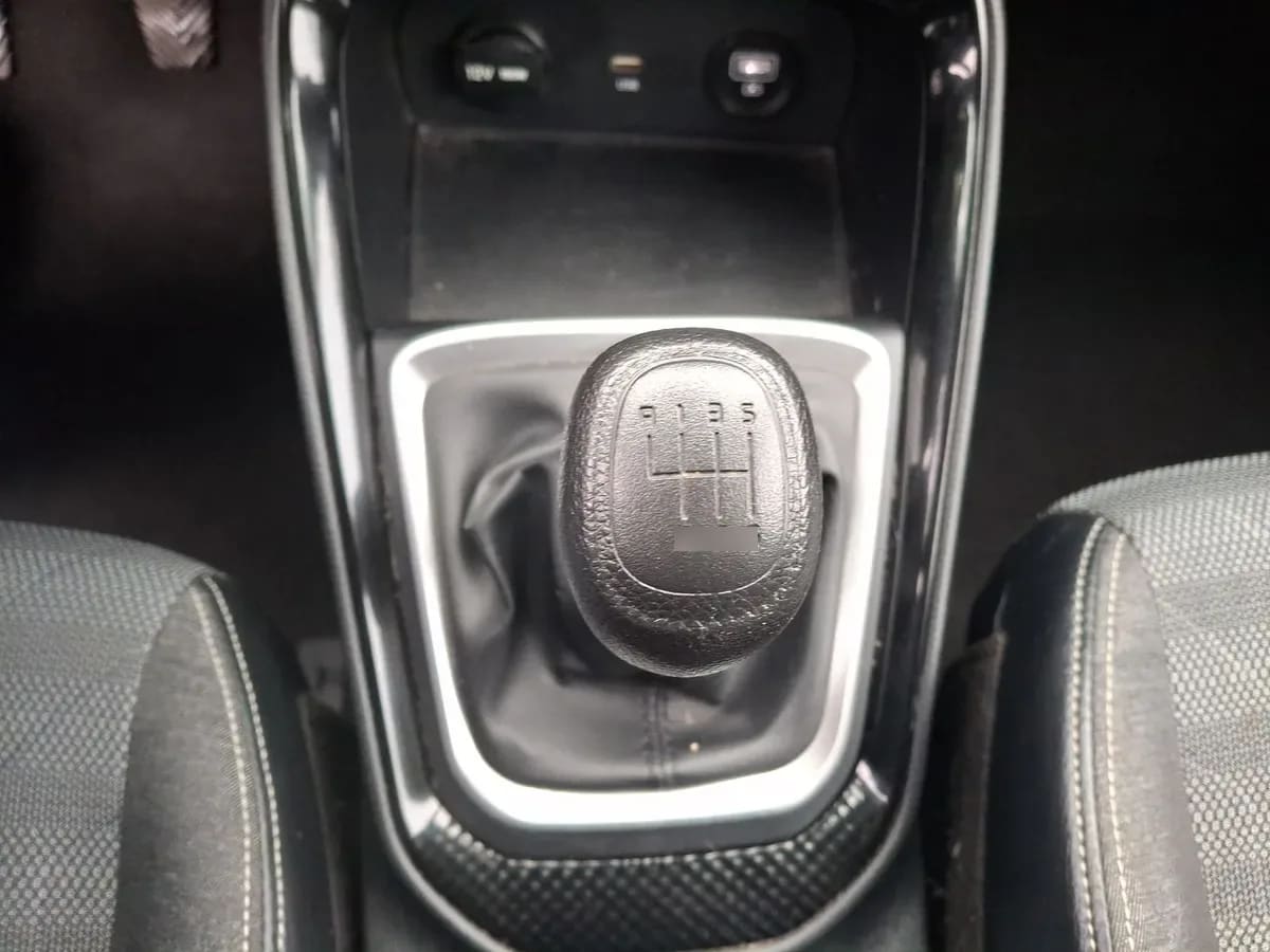 Kia Sonet 1.5 Ex Full 4x2 Ri 6mt 5p año 2024