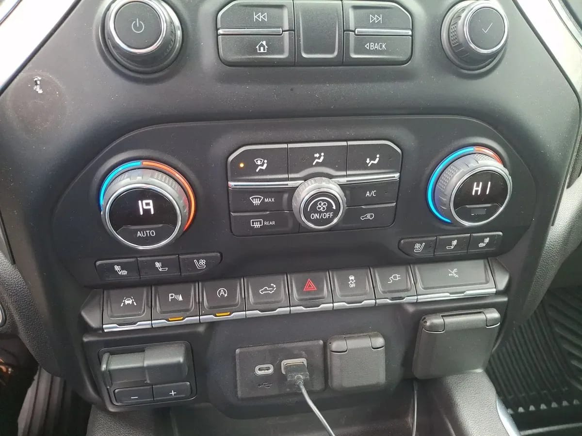 Chevrolet Silverado 5.3 Ltz 4x2 At 4p año 2022