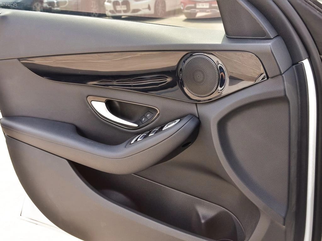 Mercedes-Benz C 300 C300e 2.0 T año 2021