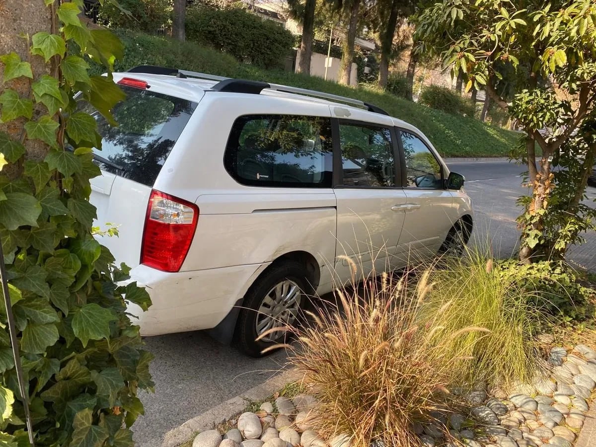 KIA MOTORS GRAND CARNIVAL Grand Carnival Lx Dsl 2.9 Mec año 2011