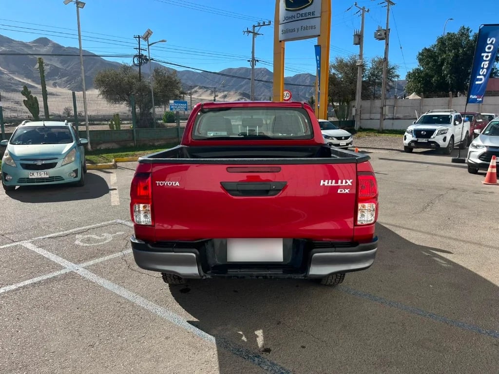 Toyota Hilux Dc 4x2 2.4 D Dx Mt año 2023